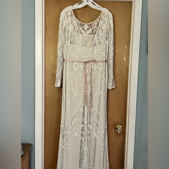 Plus size light cream lace floor length beaded gown 22W - Picture 3 of 5